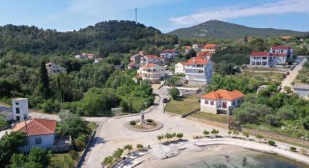 CROATIA - Apartment house with 6 apartments - Lukoran, island UGLJAN