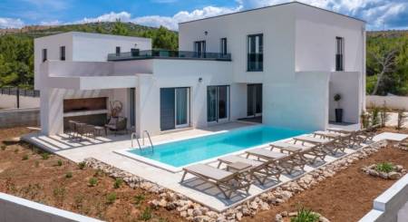 CROATIA - Villa 1st row to the sea, 10 km from national park Paklenica