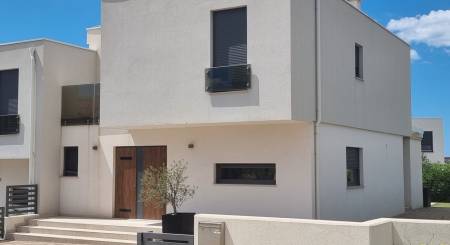 CROATIA - 5 bedroom family house with swimming pool - VODICE CROATIA - 5 bedroom family house with swimming pool - VODICE