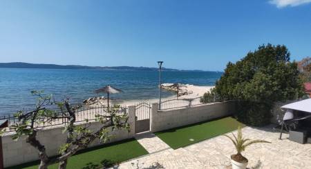 CROATIA - FAMILY HOUSE IN THE 1ST ROW FROM THE SEA - BIBINJE CROATIA - FAMILY HOUSE IN THE 1ST ROW FROM THE SEA - BIBINJE