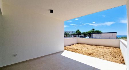 CROATIA - Spacious apartment with a small garden - PRIVLAKA, ZADAR CROATIA - Spacious apartment with a small garden - PRIVLAKA, ZADAR
