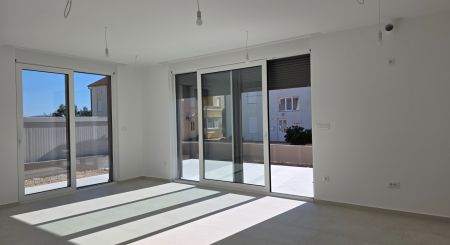 CROATIA - 4- roomed apartment 80 m from the sea - SRIMA, VODICE CROATIA - 4- roomed apartment 80 m from the sea - SRIMA, VODICE